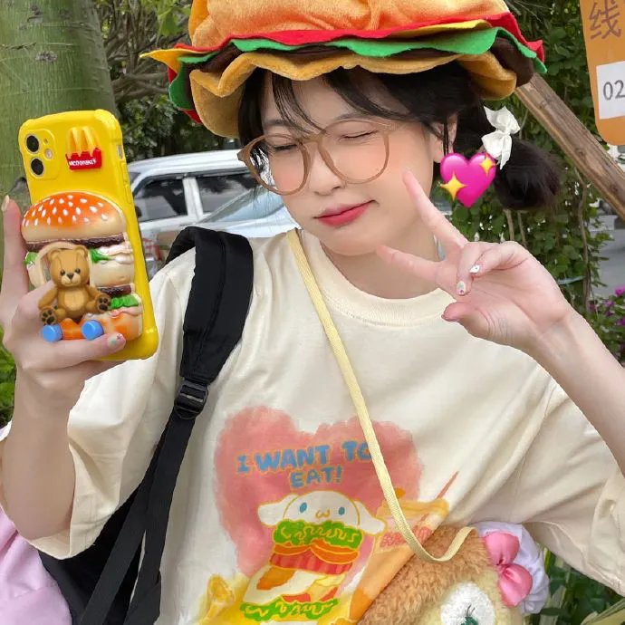 她的微笑像颗糖